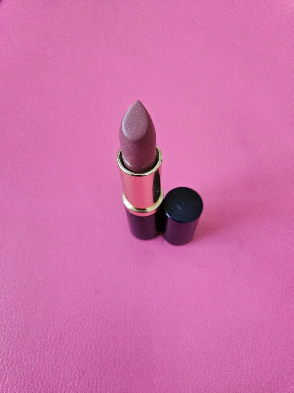 ✨ Estée Lauder Pure Color Long Lasting Lipstick #82 Pinkberry Crème ✨